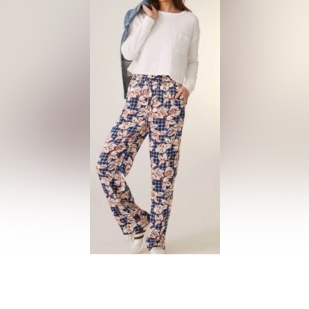 Scotch & Soda Floral women Pants - Blue and Cream. 
Size XS.